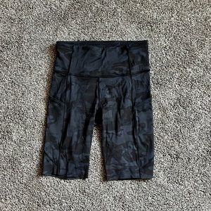 Lululemon Fast and Free HR Short 10” Black Camo Size 6